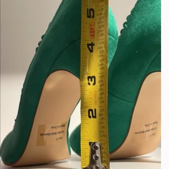 Eva Mendes New York & Company Stilettos 👠 - Picture 5 of 5